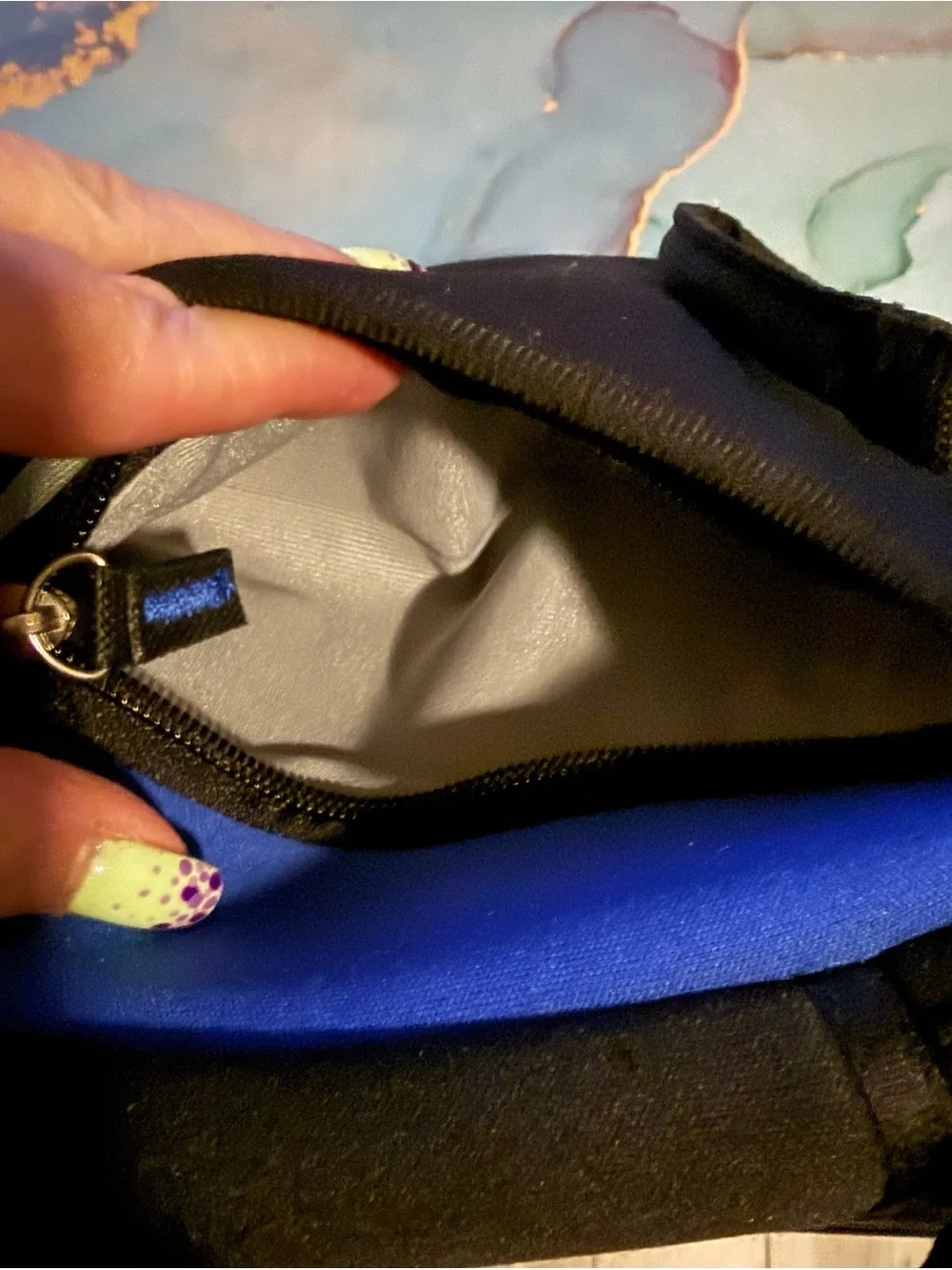Black and Blue Neoprene Tablet Case with Handle. EUC